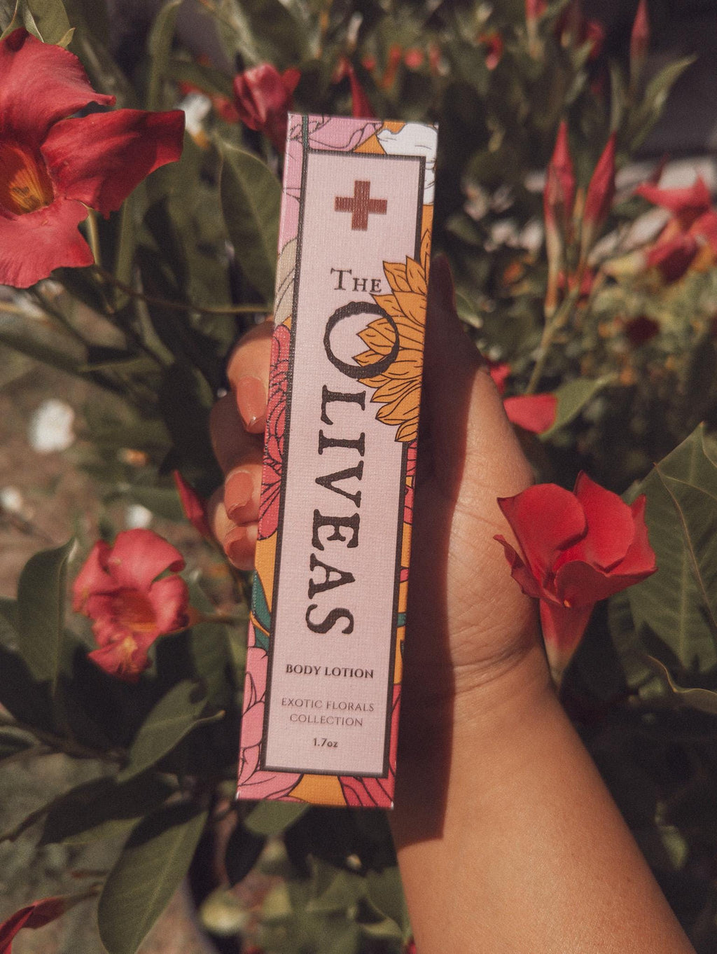 Olivea Shimmering Body Glow Lotion | Vanilla, Lily, Peach & Mango